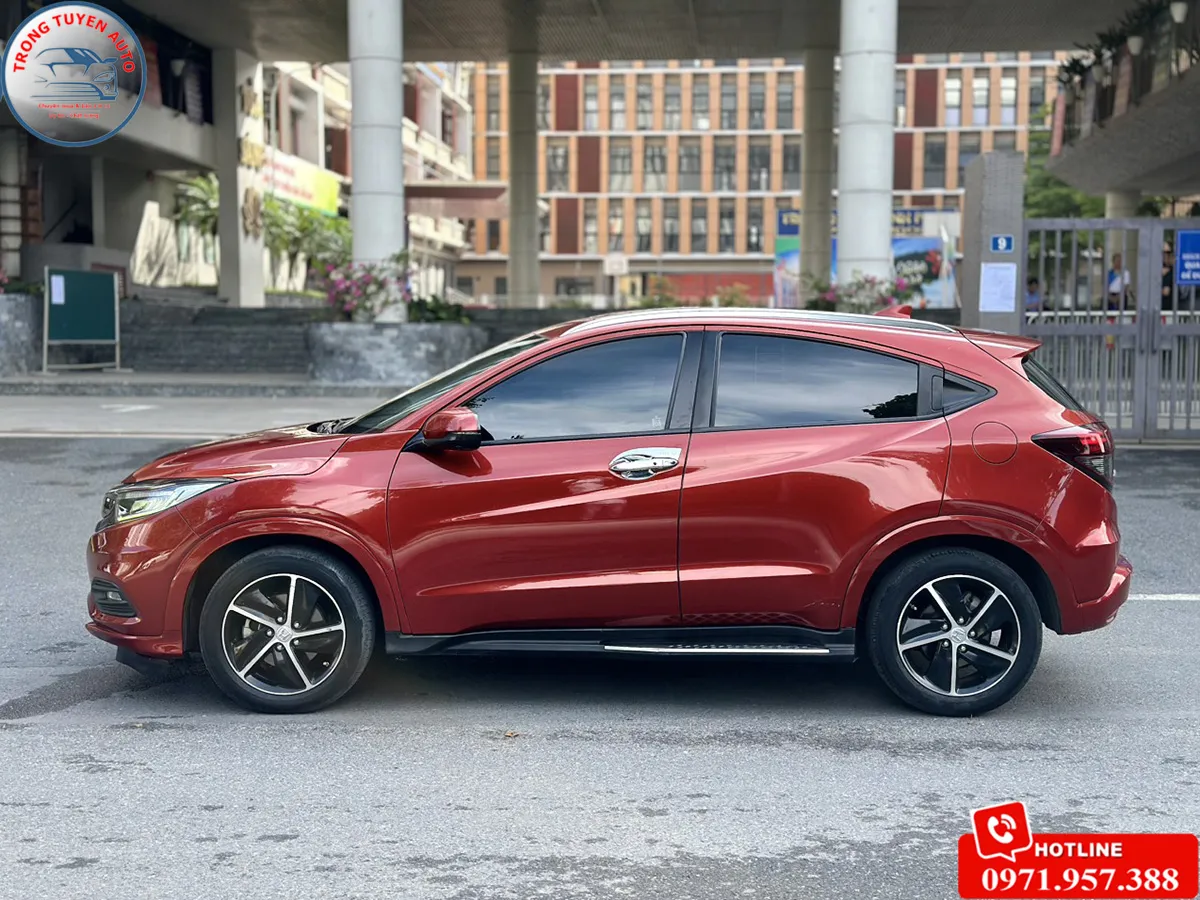 Hàng ghế sau của Honda HR-V L 2019 với không gian rộng rãi, một yếu tố thu hút khi bán xe ô tô honda cũ