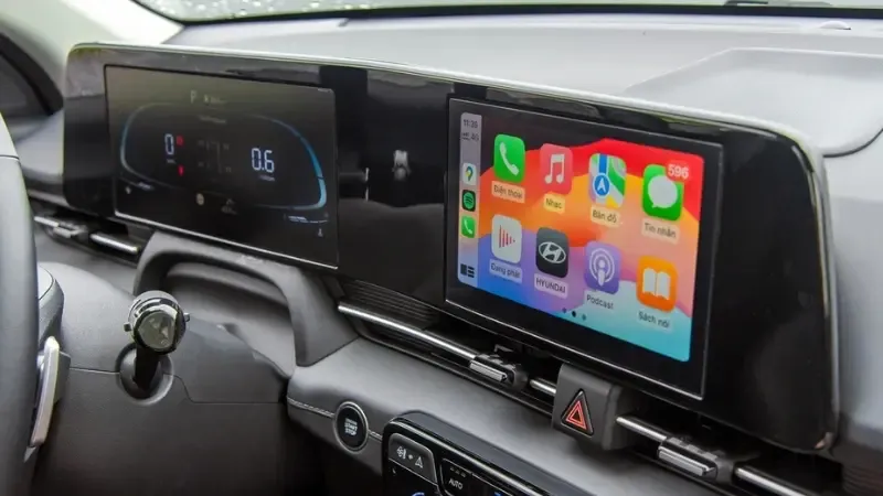 Bảng đồng hồ kỹ thuật số và các phím chức năng trên vô lăng