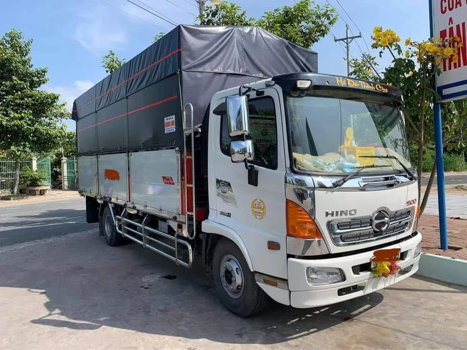 Xe tải Hino FG 8T cũ với thùng dài 7m2, 8m6