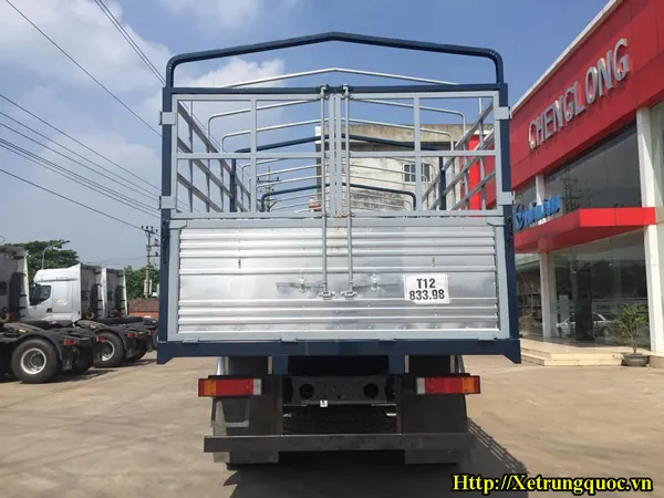 Xe tải ben Chenglong 4 chân vận chuyển vật liệu xây dựng có thể chất đầy và vượt quá thành thùng