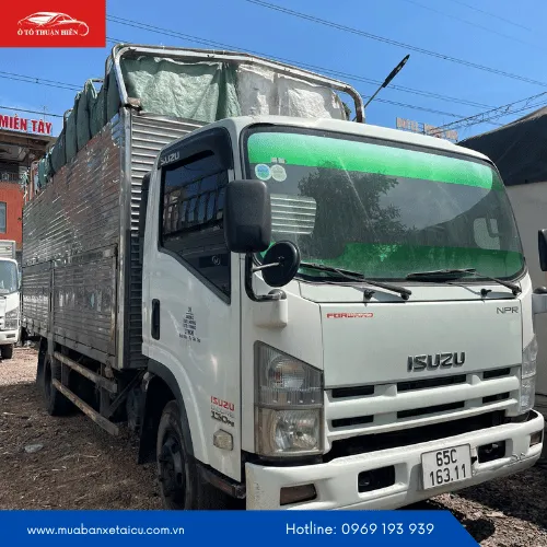 Ngoại thất xe tải ISUZU 3,4 tấn đời 2014 thùng kín dài 5,22m