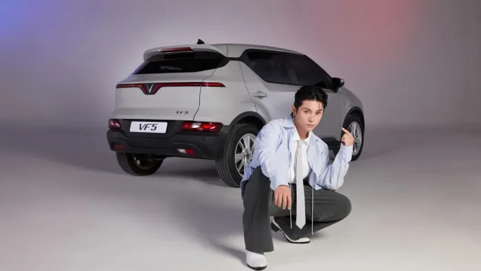 VinFast VF5 màu xám lịch lãm phù hợp cho nam giới
