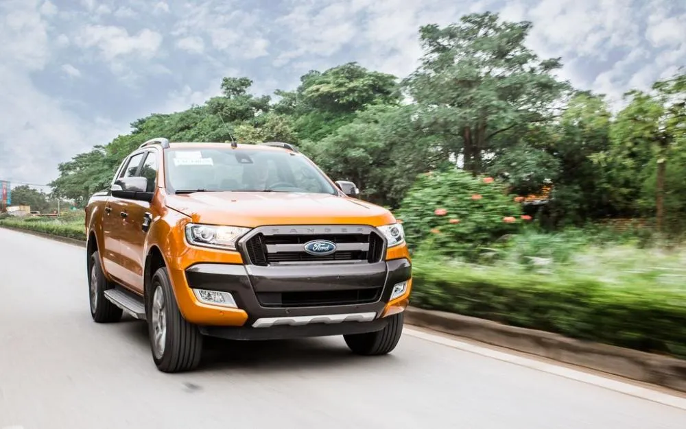 Mẫu xe bán tải Ford Ranger Wildtrak 2018 màu cam, đại diện cho phiên bản cao cấp và phổ biến tại thị trường Việt Nam