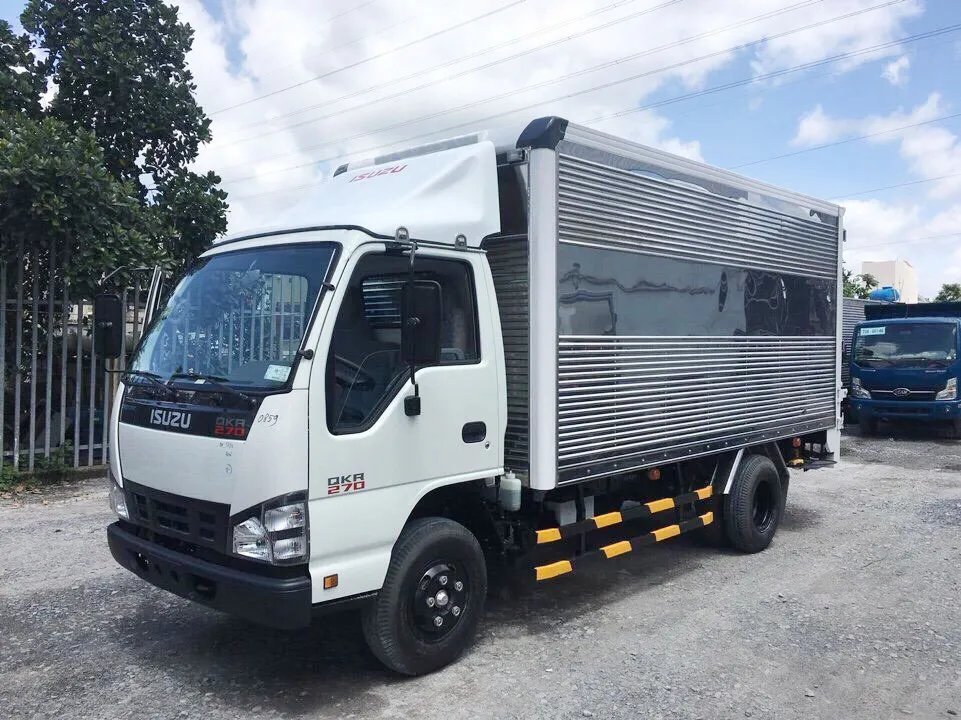 Xe ISUZU QKR55HE4 gắn mui lướt gió