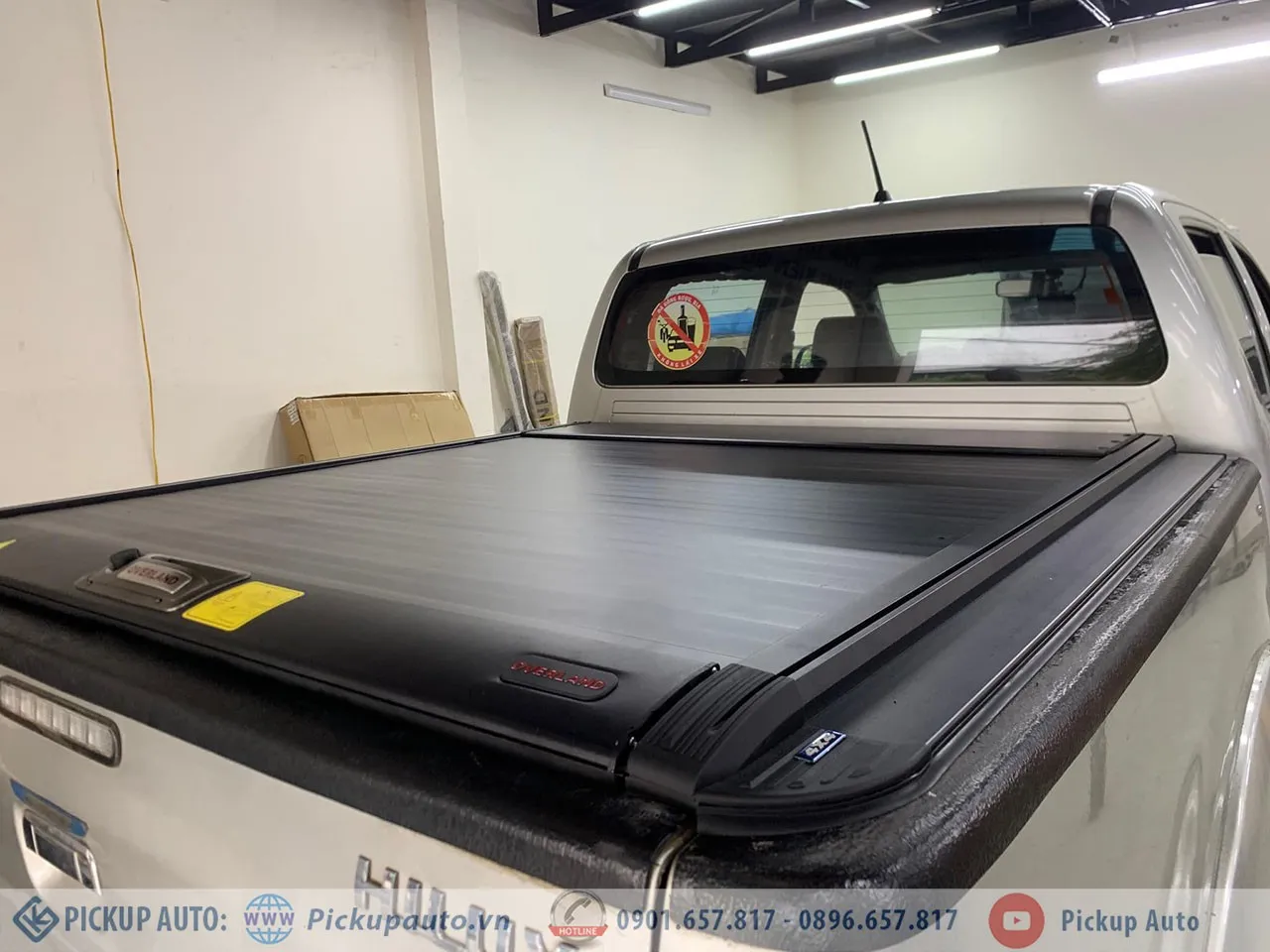 Chi tiết hệ thống khóa và ray trượt của nắp thùng cuộn cho mẫu Hilux 2012