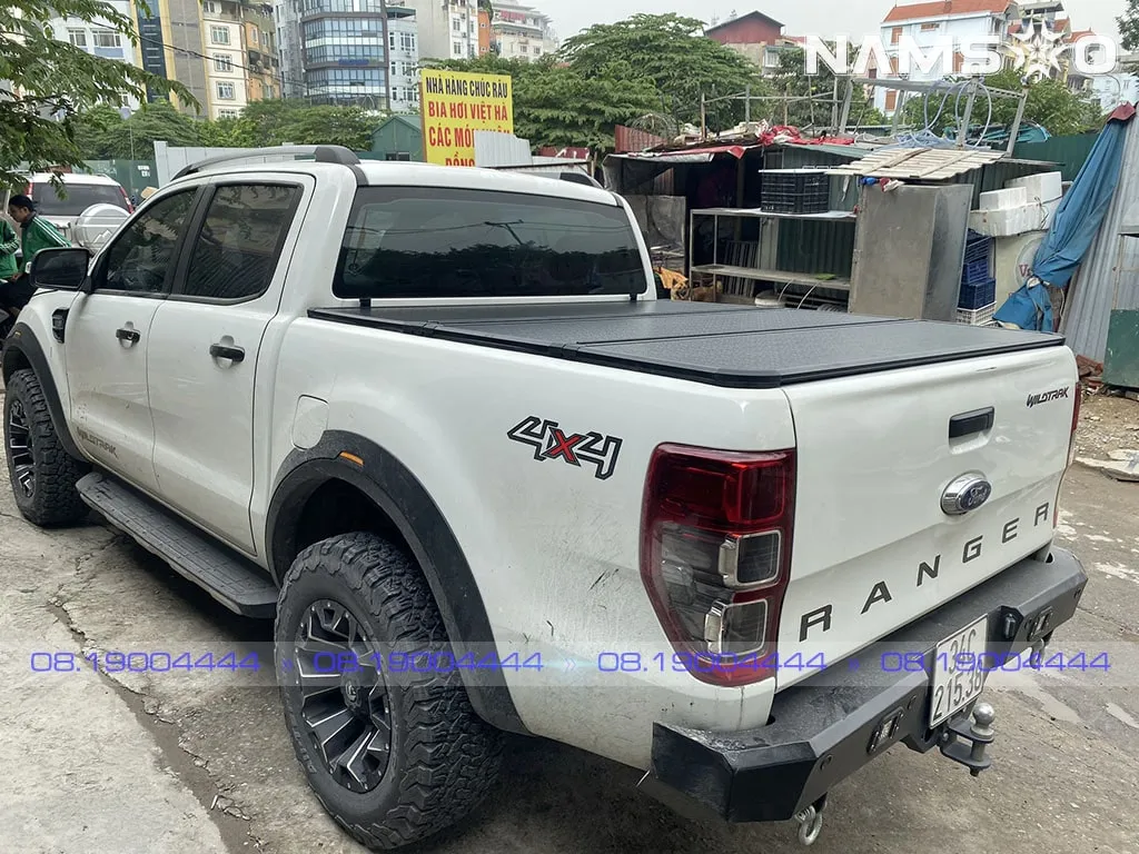 Chi tiết góc mở của nắp thùng 3 tấm trên xe bán tải