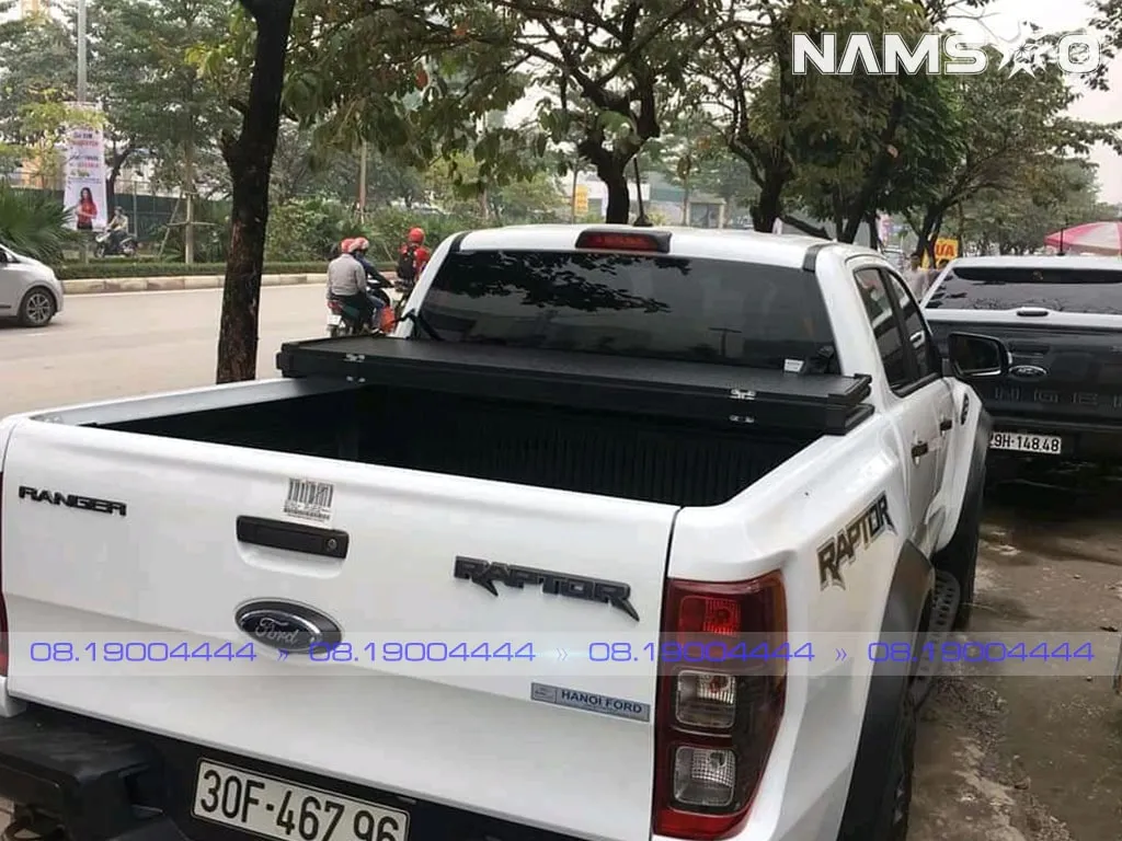 Nắp thùng 3 tấm đã lắp đặt, nhìn từ góc nghiêng