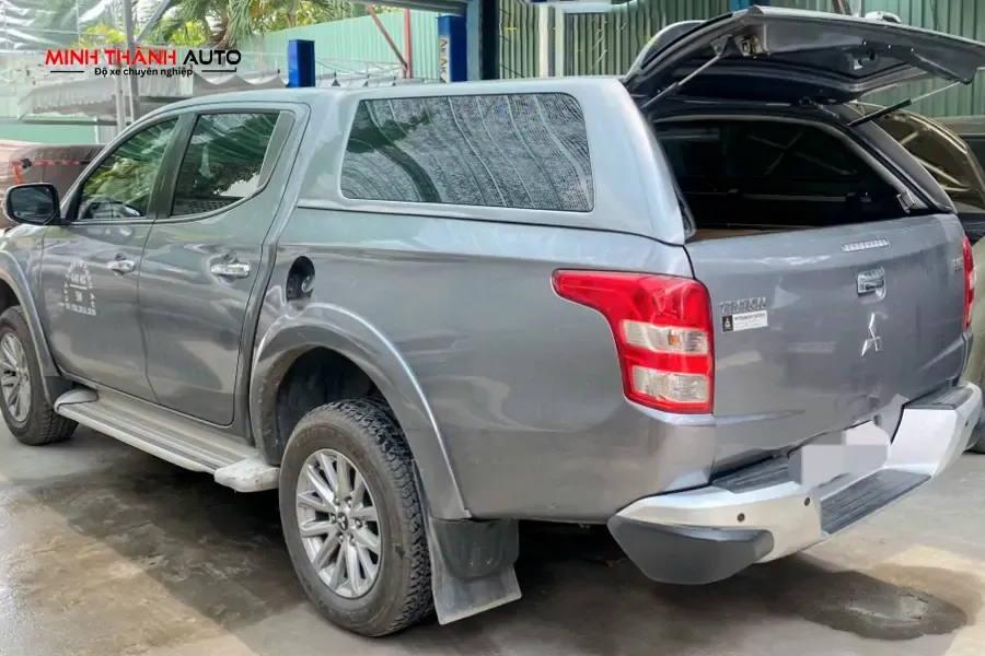 Lắp đặt nắp thùng xe bán tải triton cũ - 3