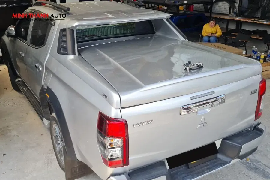 Lắp đặt nắp thùng xe bán tải triton cũ - 2