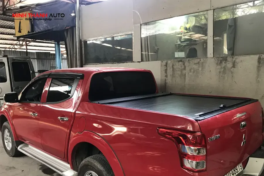 Lắp đặt nắp thùng xe bán tải triton cũ - 1