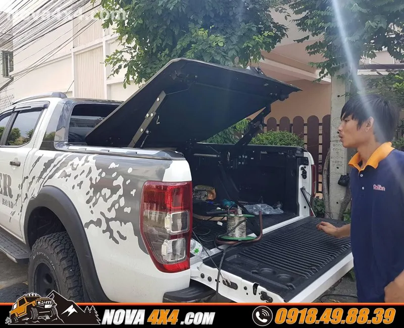 Nắp thùng xe bán tải CarryBoy Topup danh cho Ford Ranger Wildtrak Triton đang được yêu thích trên thị trường