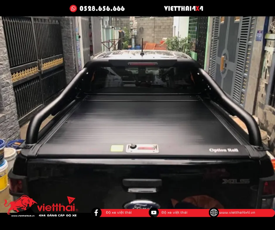 Nắp thùng cuộn cơ Option Roll được lắp đặt trên xe Ford Ranger