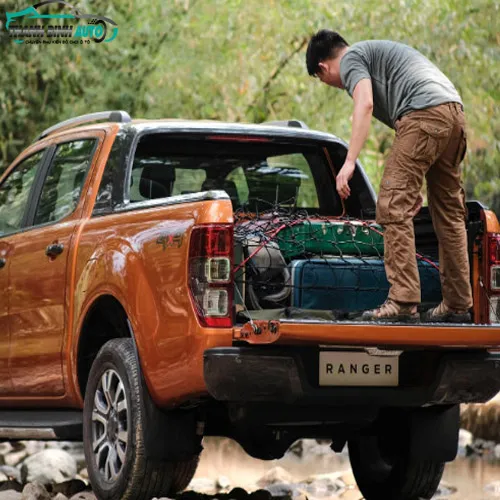 Thao tác điều khiển nắp thùng cuộn điện BT50 bằng remote, không cần dùng lực kéo