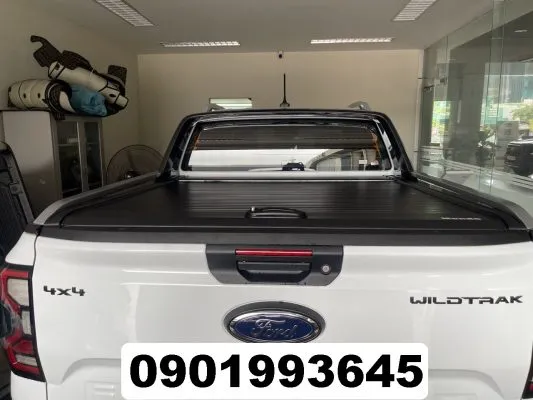 Nắp thùng cuộn được lắp đặt trên xe Ford Ranger, thể hiện tính tiện dụng và độ bền cao