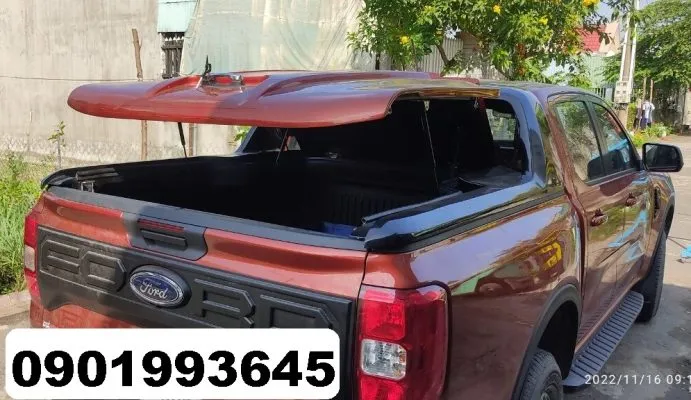 Nắp thùng thấp Ford Ranger với góc mở 90 độ tiện lợi giúp việc xếp dỡ hàng hóa dễ dàng hơn