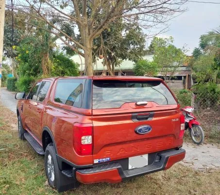 Mẫu nắp thùng cao cho bán tải Ford Ranger, thể hiện khả năng chuyên chở hàng hóa có thể tích lớn