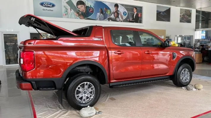 Nắp thùng thấp cho Ford Ranger Wildtrak mở 45 độ, một lựa chọn phổ biến