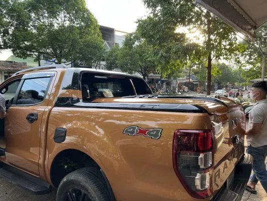 nap-thung-thap-ford-ranger