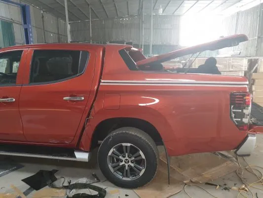 Nắp thùng thấp Triton mở 45 độ màu trắng