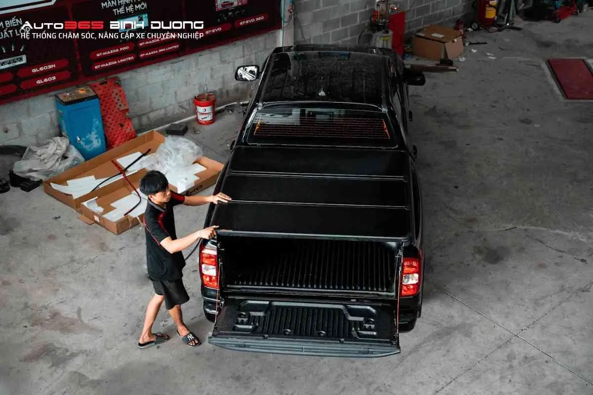 Nắp thùng xe bán tải 3 tấm có kiểu dáng đẹp và thể thao khỏe khoắn