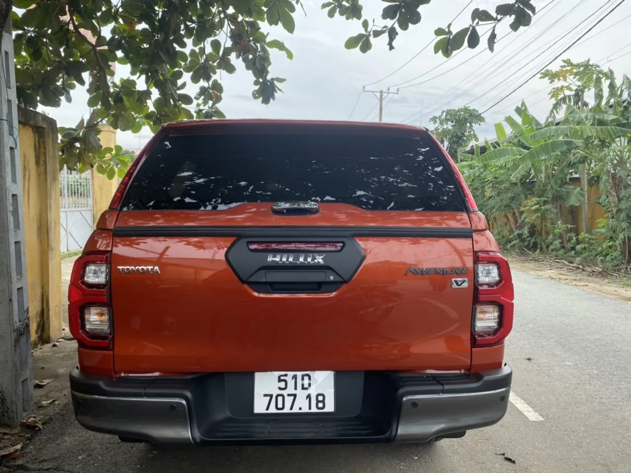 Quy trình kiểm tra và bảo dưỡng đèn hậu xe bán tải trên nắp thùng sau thời gian sử dụng