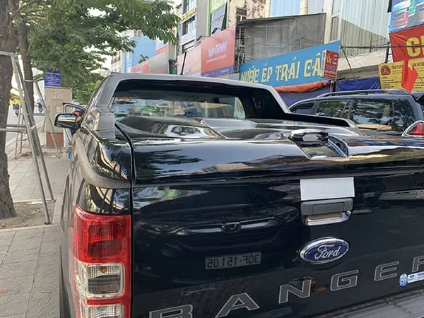 Nắp thùng xe bán tải Ford Ranger XLS với thiết kế hiện đại, phù hợp với mọi điều kiện sử dụng