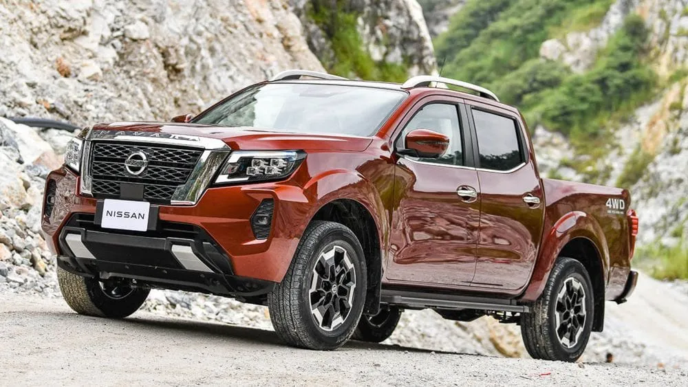 Nissan Navara nổi bật với thiết kế V-Motion đặc trưng