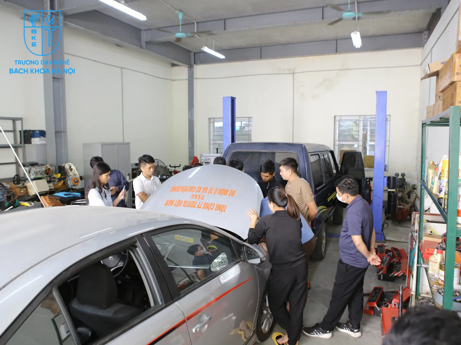 Học viên vận dụng kiến thức vào thực tế tại xưởng thực hành công nghệ cao