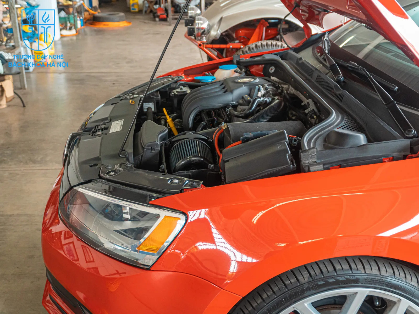 Học sửa chữa ô tô cần sự tỉ mỉ, nhẫn nại và chăm học hỏi