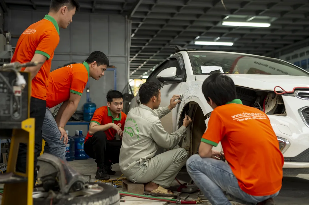 Nghề sửa chữa ô tô xu hướng phát triển 2026
