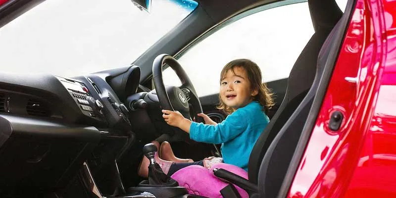 Quy định giới hạn tuổi học bằng C là 21 tuổi để đảm bảo kinh nghiệm và năng lực điều khiển xe tải hạng nặng