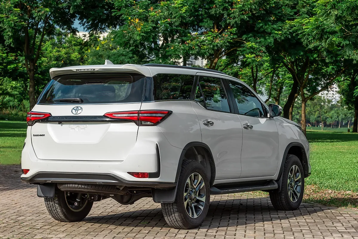 Cận cảnh đầu xe Fortuner 2022, nổi bật lưới tản nhiệt chữ X