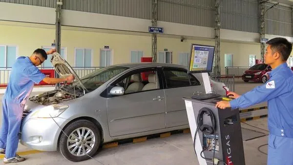 Người mua phải đến trạm đăng kiểm để kiểm tra và đổi giấy đăng kiểm khi mua xe khác tỉnh