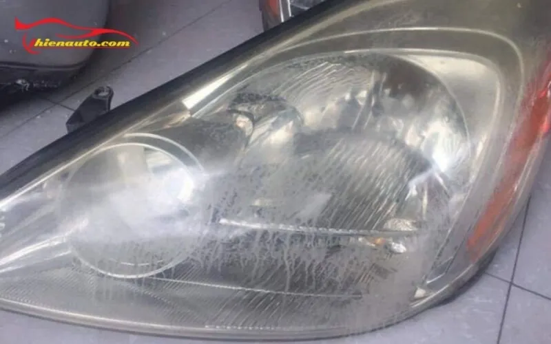 Lợi ích đèn pha ô tô bị rạn