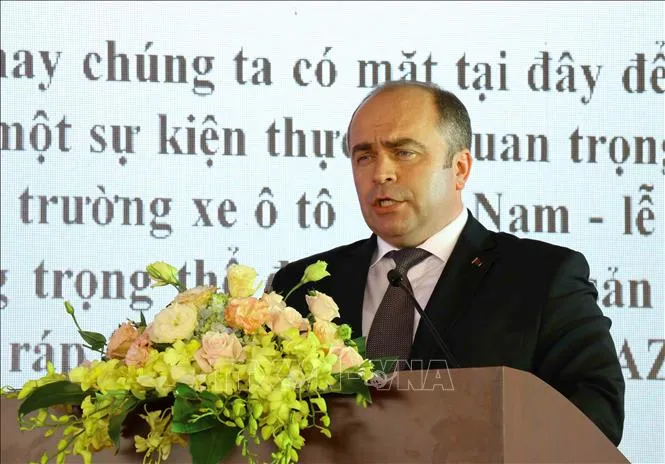 Phó Thủ tướng Igor Lyashenko phát biểu tại lễ khánh thành nhà máy sản xuất và lắp ráp ô tô MAZ ASIA