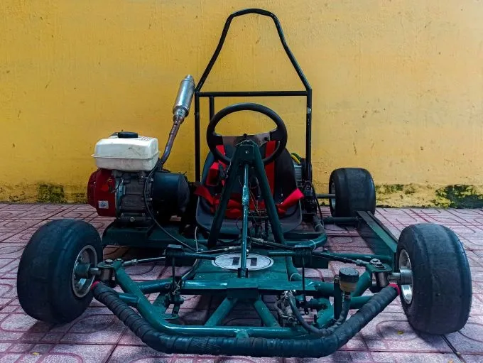 Nhóm sinh viên chế tạo xe đua F1 mini