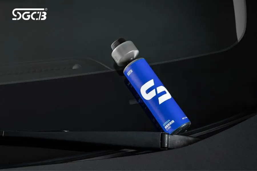 Bề mặt kính ô tô sau khi được rửa sạch, phản ánh các yêu cầu kỹ thuật cao