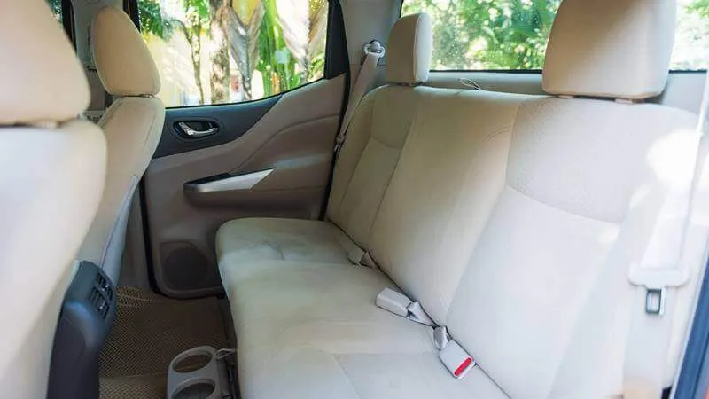 Hàng ghế sau của  Xe bán tải Nissan Navara 2018 rất rộng rãi, tối ưu hóa sự thoải mái cho hành khách