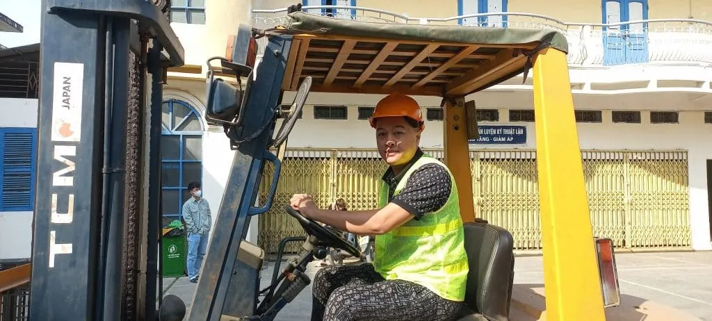 Buổi thực hành lái xe nâng tại trung tâm đào tạo Hà Nội