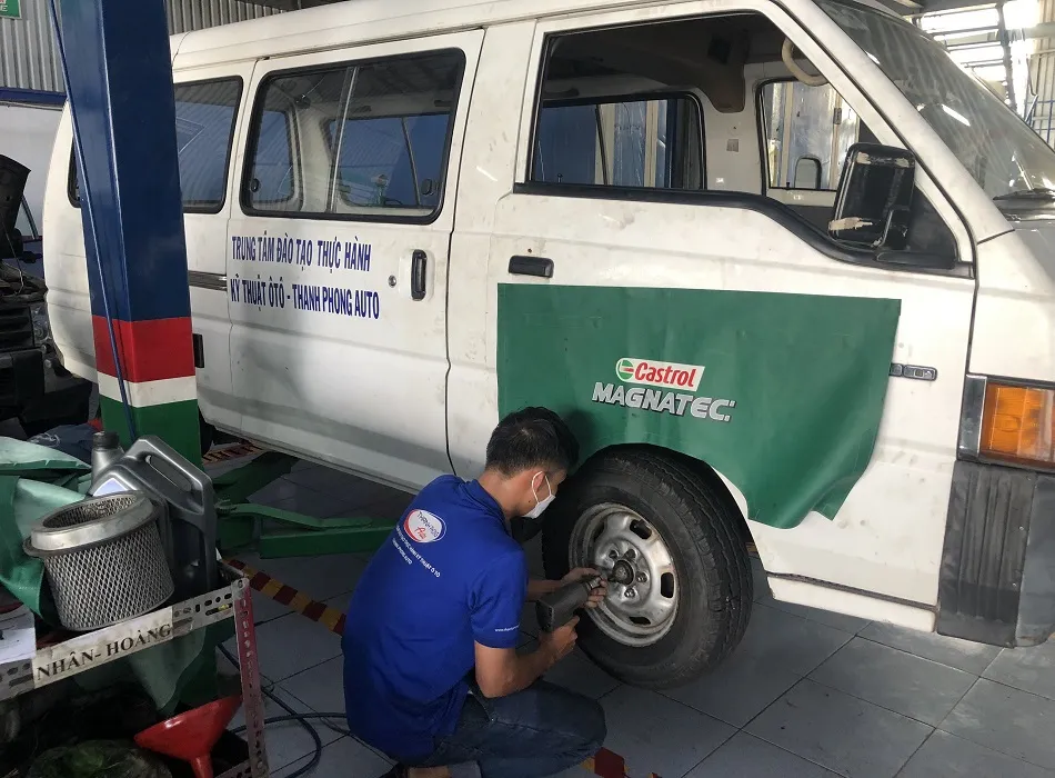 Thực hành kiểm tra cảm biến và hệ thống điện động cơ