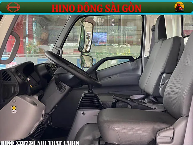 Nội thất cabin xe tải Hino XZU730 5 tấn cao cấp, rộng rãi