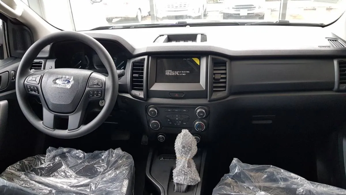 Khoang nội thất rộng rãi và hiện đại của Ford Ranger 2020