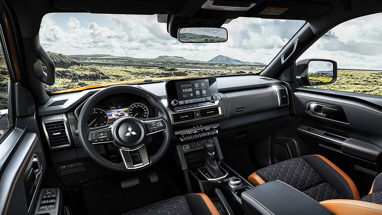Khoang nội thất rộng rãi, phong cách SUV của dòng xe bán tải Mitsubishi Triton thế hệ mới