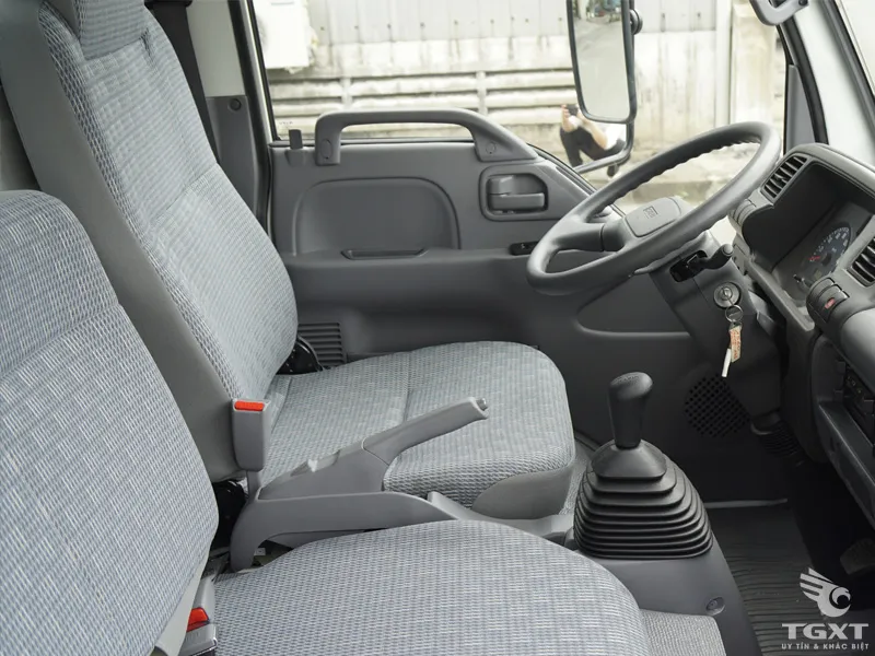 Xe Tải Isuzu QKR77FE4 1 Tấn Thùng Kín