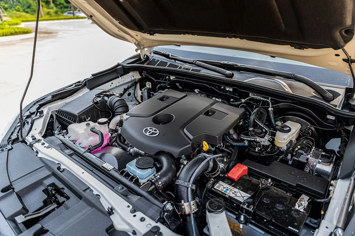 Chi tiết khoang lái và vô lăng xe Fortuner 2022 cao cấp