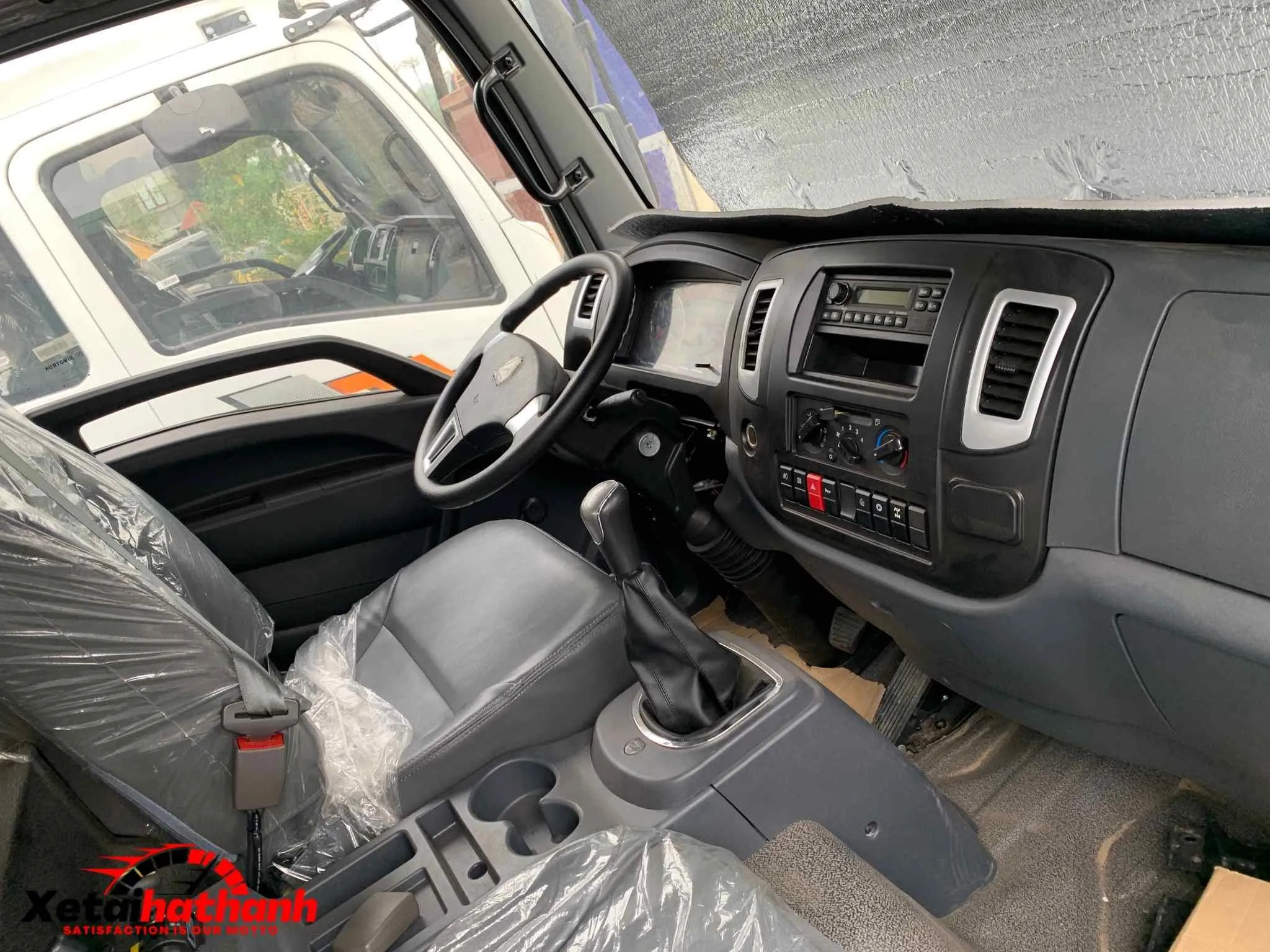 Nội thất xe ben TMT 6T5 2 cầu với không gian rộng rãi