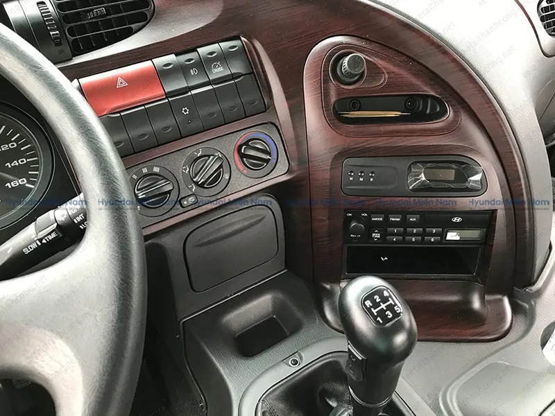 Nội Thất Xe Tải Hyundai 4 Chân HD320
