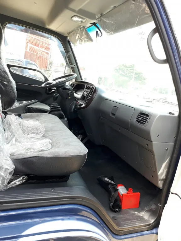 Nội thất cabin hiện đại, tiện nghi của xe ben Hyundai HD88 4 khối