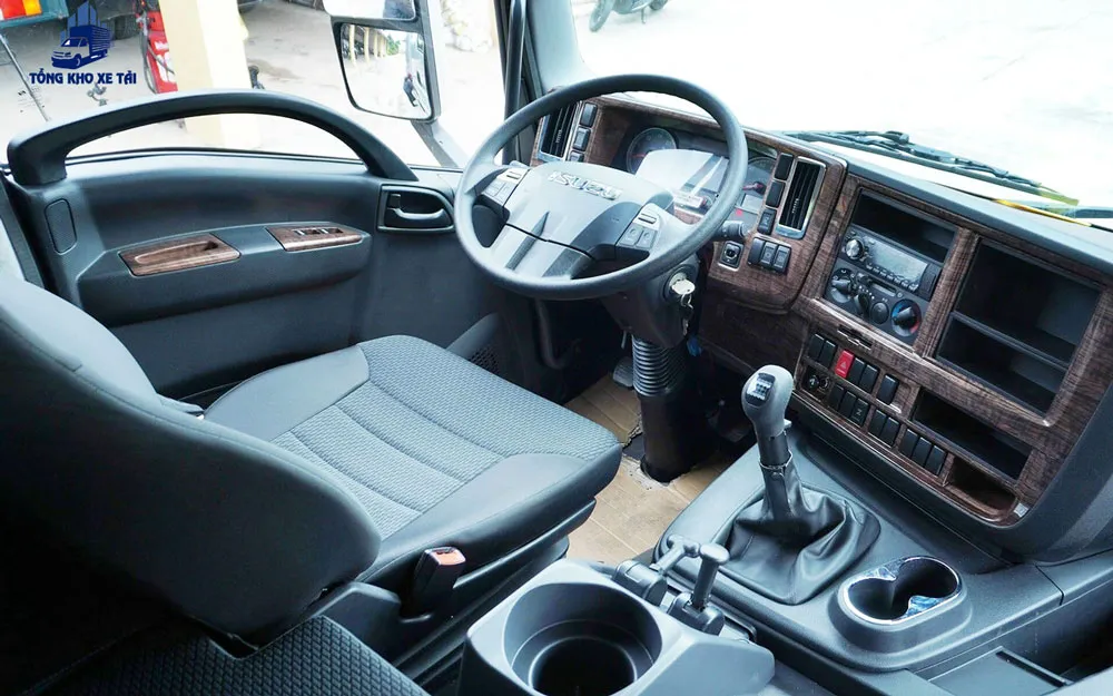 Nội thất xe Isuzu Giga tiệm cận đẳng cấp xe du lịch cao cấp