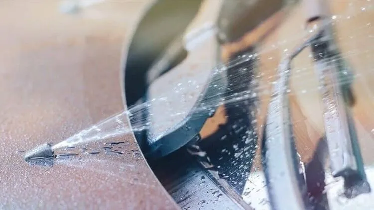 Dung dịch chuyên dụng giúp rửa trôi bụi bẩn và tăng tuổi thọ cần gạt nước